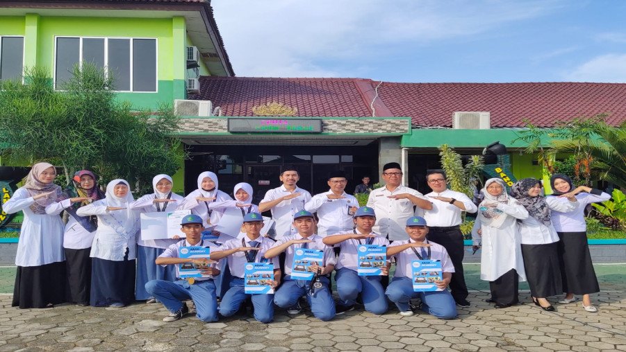 Upacara Bendera Hari Senin MAN 1 Bandar Lampung, Pembina Selipkan Pesan Syukur