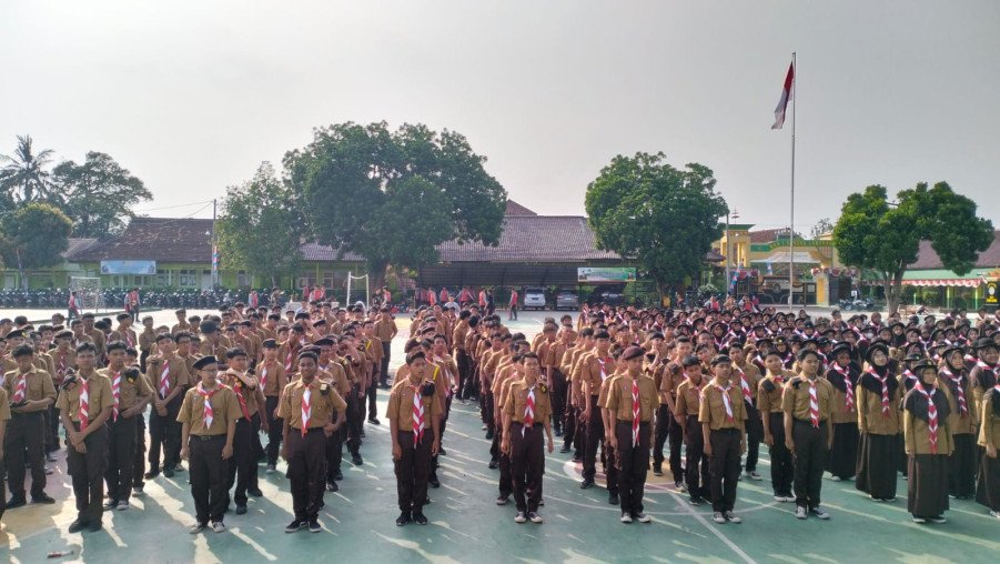 Siswa-Siswi Kelas X Anggota Pramuka MAN 1 Bandarlampung Ikuti Latihan