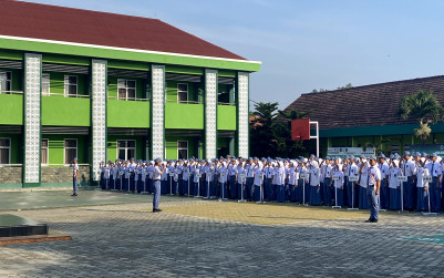 MAN 1 Bandar Lampung Kembali Menggelar Upacara Rutin Hari Senin