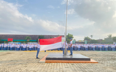 MAN 1 Bandar Lampung Laksanakan Upacara Rutin Hari Senin