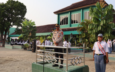 Upacara Perdana TA 2026/2027, Kompol Yaya Karyadi Ajak Siswa MAN 1 Perkuat Iman dan Karakter